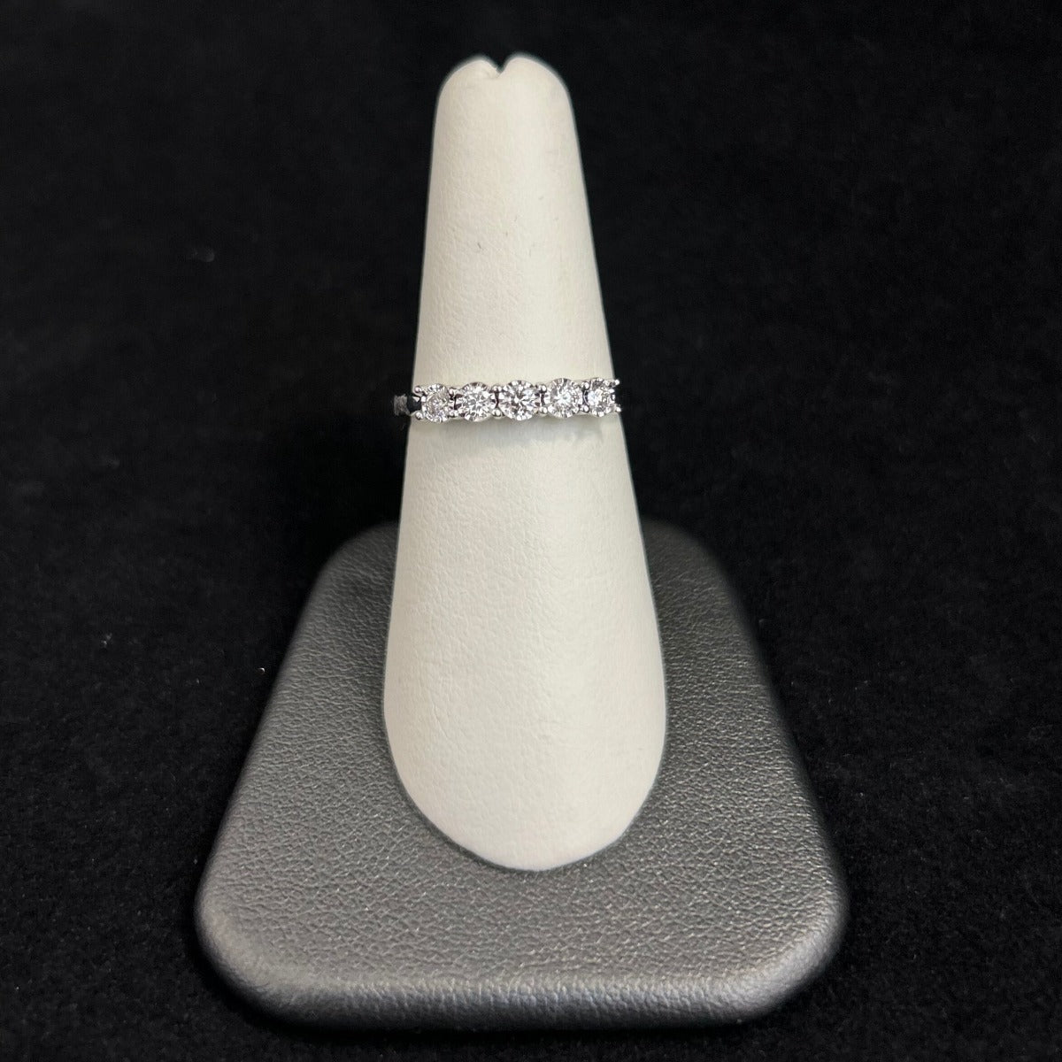 10K White Gold .25CTTW Diamond Wedding Band