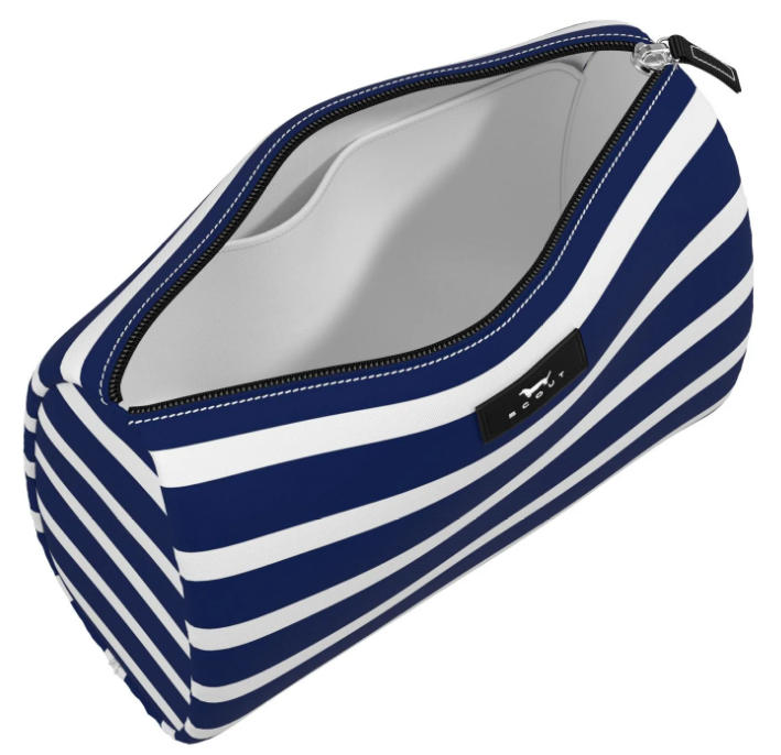 19003 Scout Packin' Heat Toiletry Bag in Knit Happens