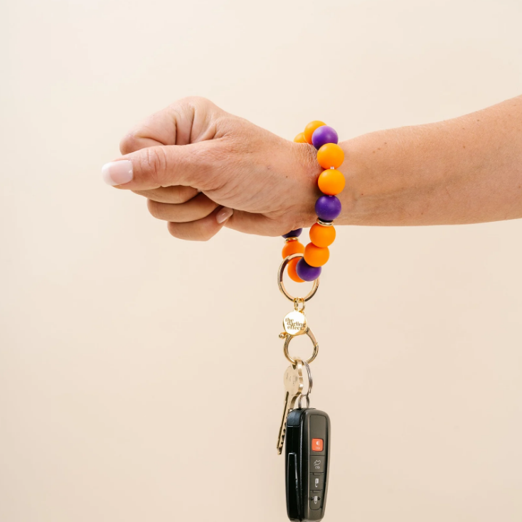 WSDEGY-HFKEY-OGPUR Darling Effect Gameday Hands-Free Keychain Wristlet - Orange & Purple