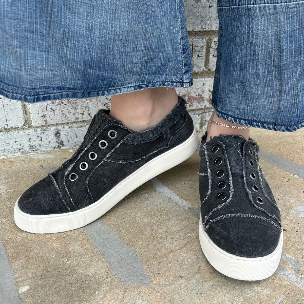 Old School Sneaker with Shearing Lining