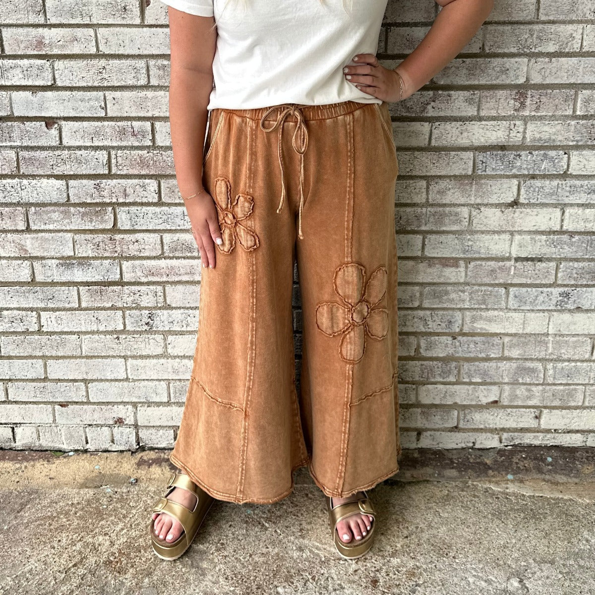 EB90111 Easel Almond Day Dreaming Flower Patch Ginny Pant