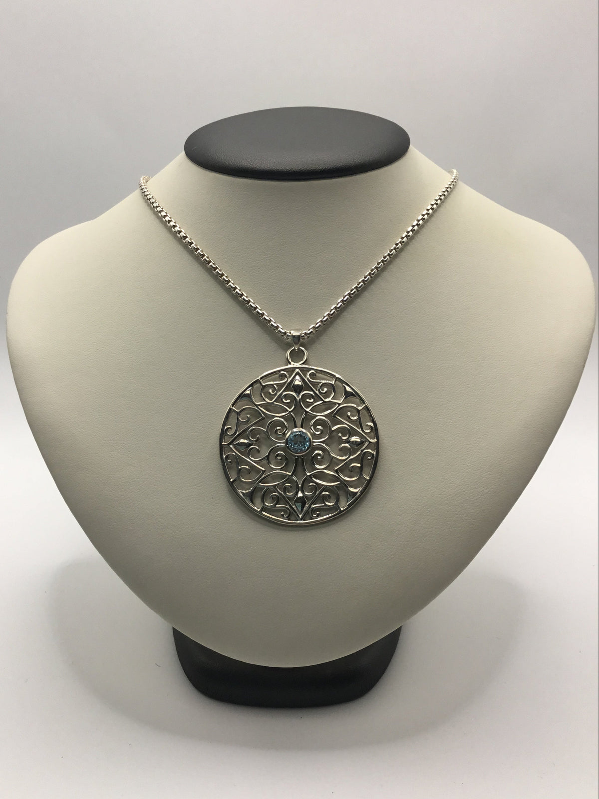 740 DER P1846/18 Southern Gates Sterling Silver Classic 50th Anniversary Blue Topaz Necklace 0