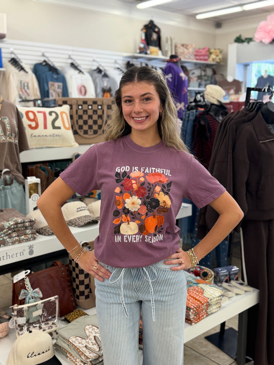 Genelles God is Faithful in Every Season T-Shirt Berry 0