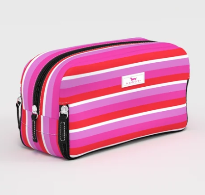 20306 Scout 3-Way Toiletry Bag Love Actually 0