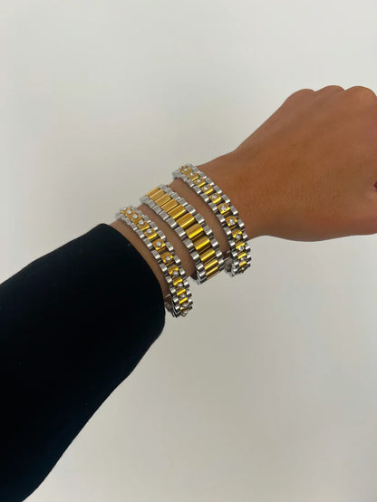 400025 Chansutt Pearls Pearl Two Tone Watch Band Bracelet Water Resistant 18k Plated Stainless Steel 7.1 inches
