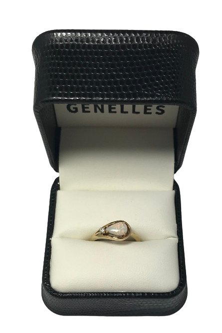 U 14K Yellow Gold Opal Ring