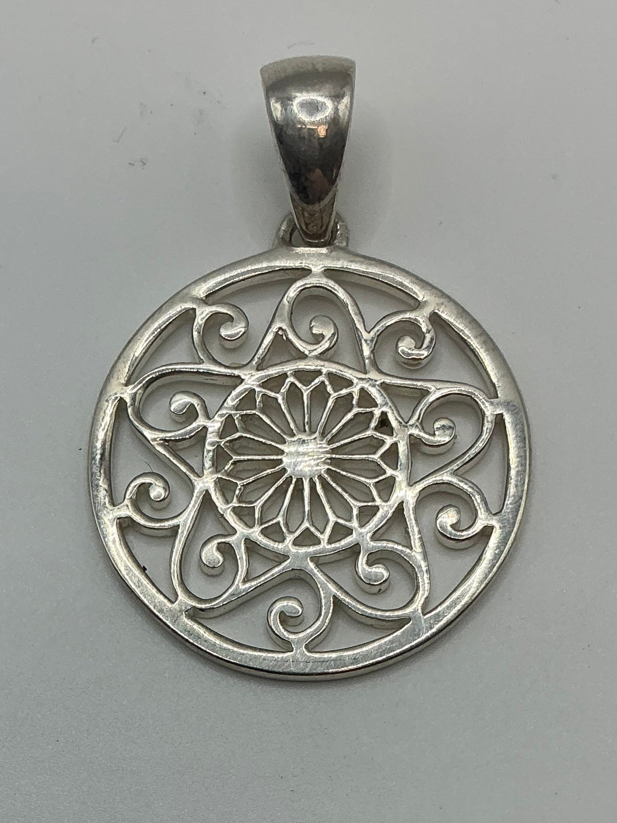 740 DER P182 Southern Gates Sterling Silver Pendant 0