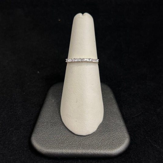 14K Yellow Gold .25CTTW Emerald & Round Cut Diamond Band