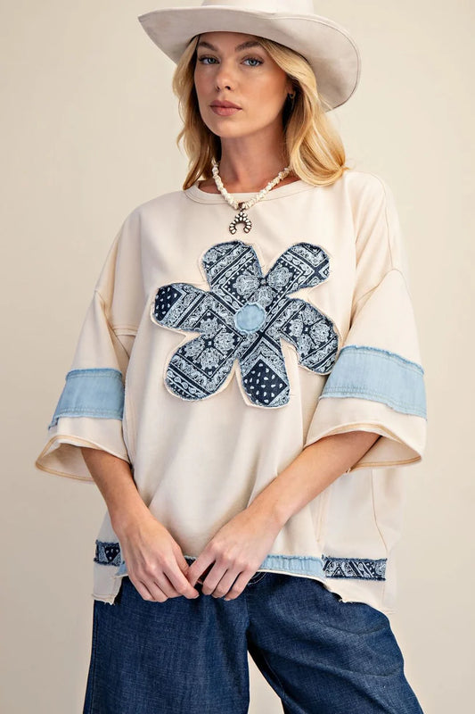 ET71964 Easel Bubble Half Sleeve Daisy Patch Top