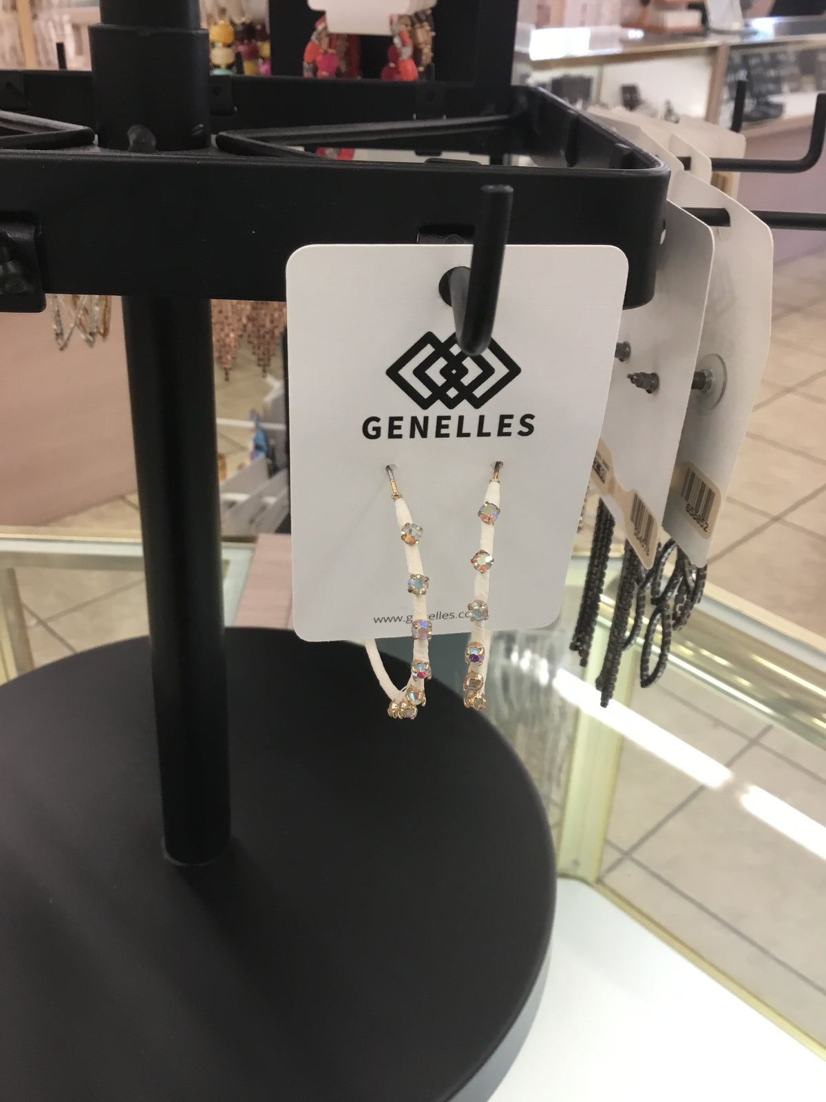EP52689-001 Ivory Dotted Raffia Hoops