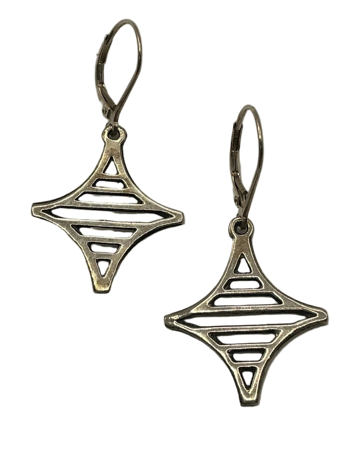 GF343-25 G2 Silver Sterling Silver Small Legare Street Leverback Earrings 0