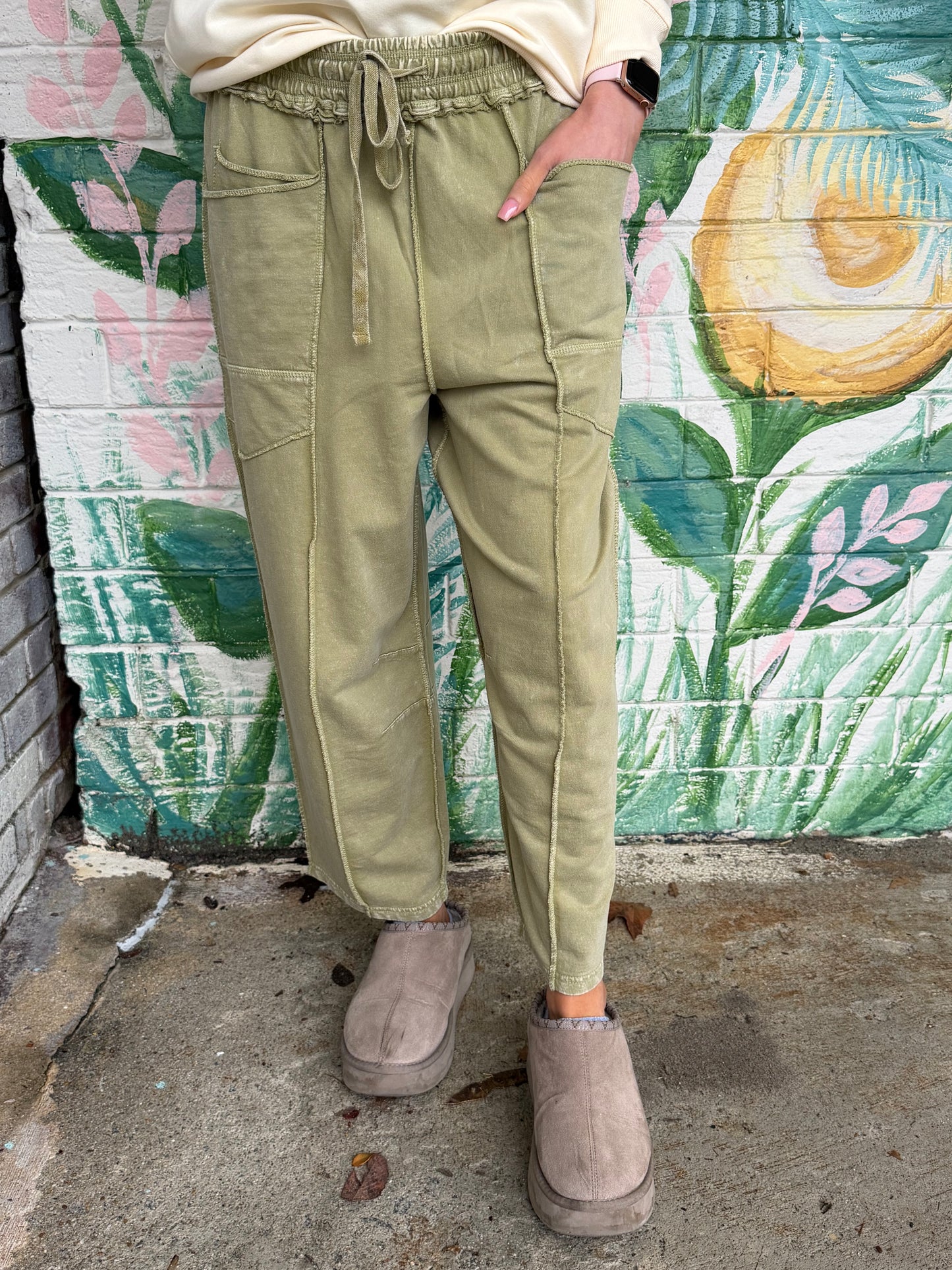 EB56790 Easel Martini Olive Mineral Wash Ginny Pant
