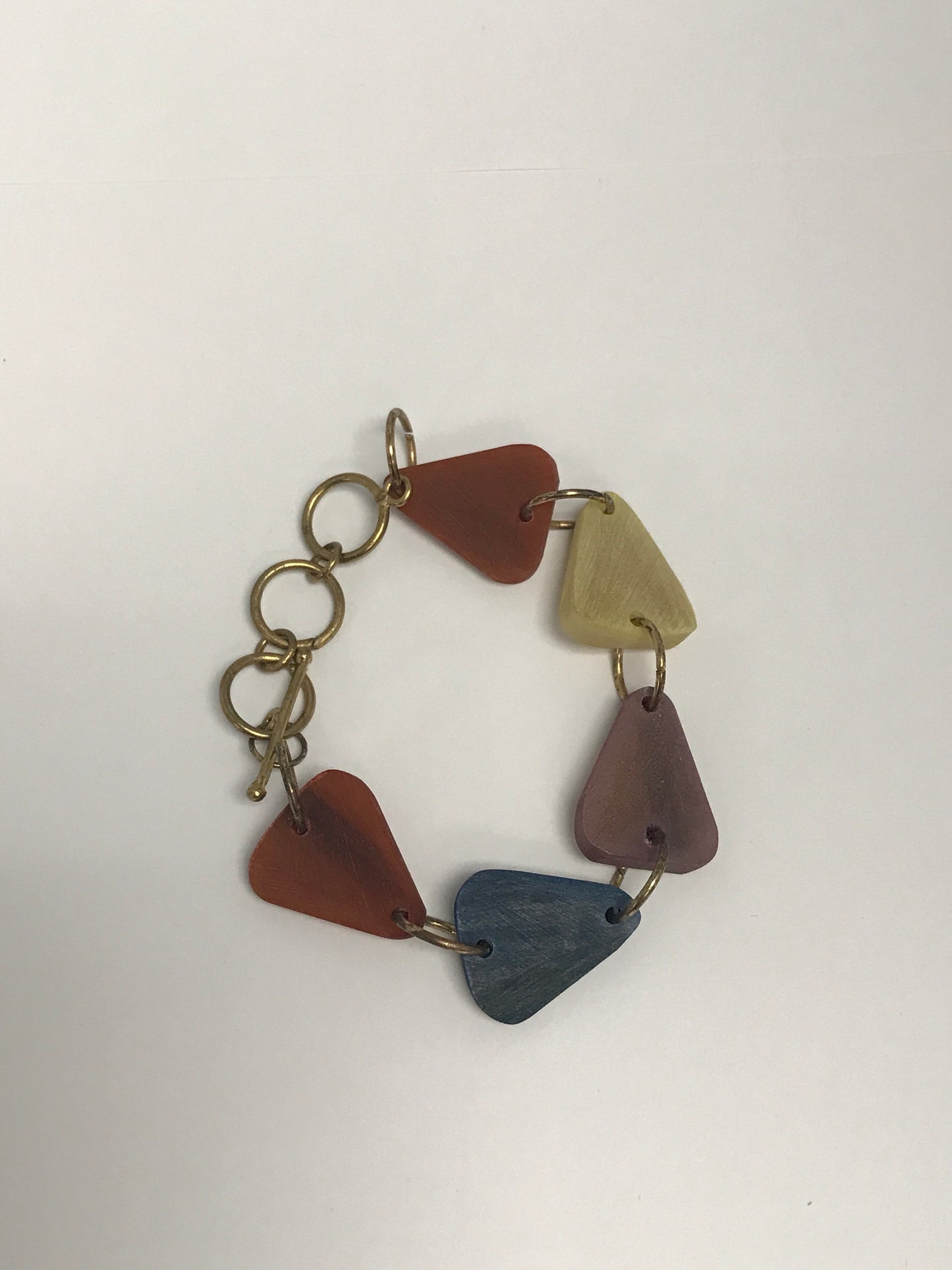 B1745G Omala Triangle Beads Link