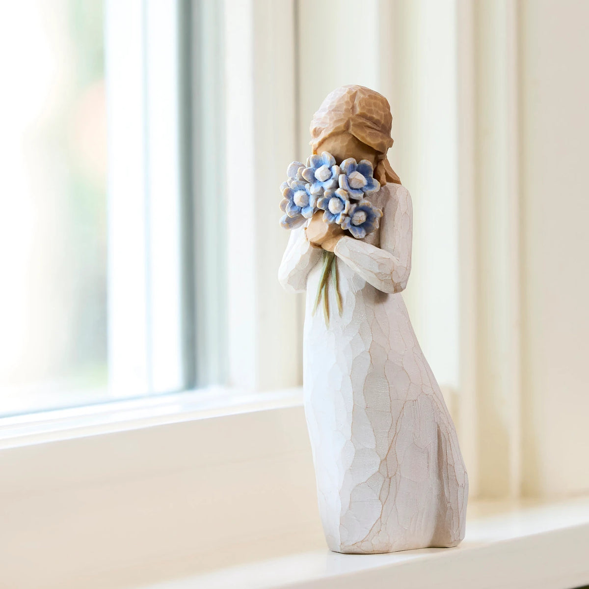 26454 Willow Tree Forget-me-not sculpted figure by Susan Lordi 0