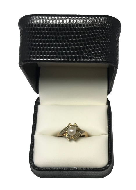 U 39677 10K Yellow Gold Pearl Ring