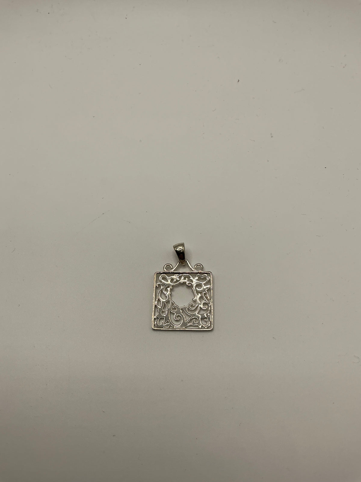 DERP865 Southern Gates Sterling Silver Pendant 0