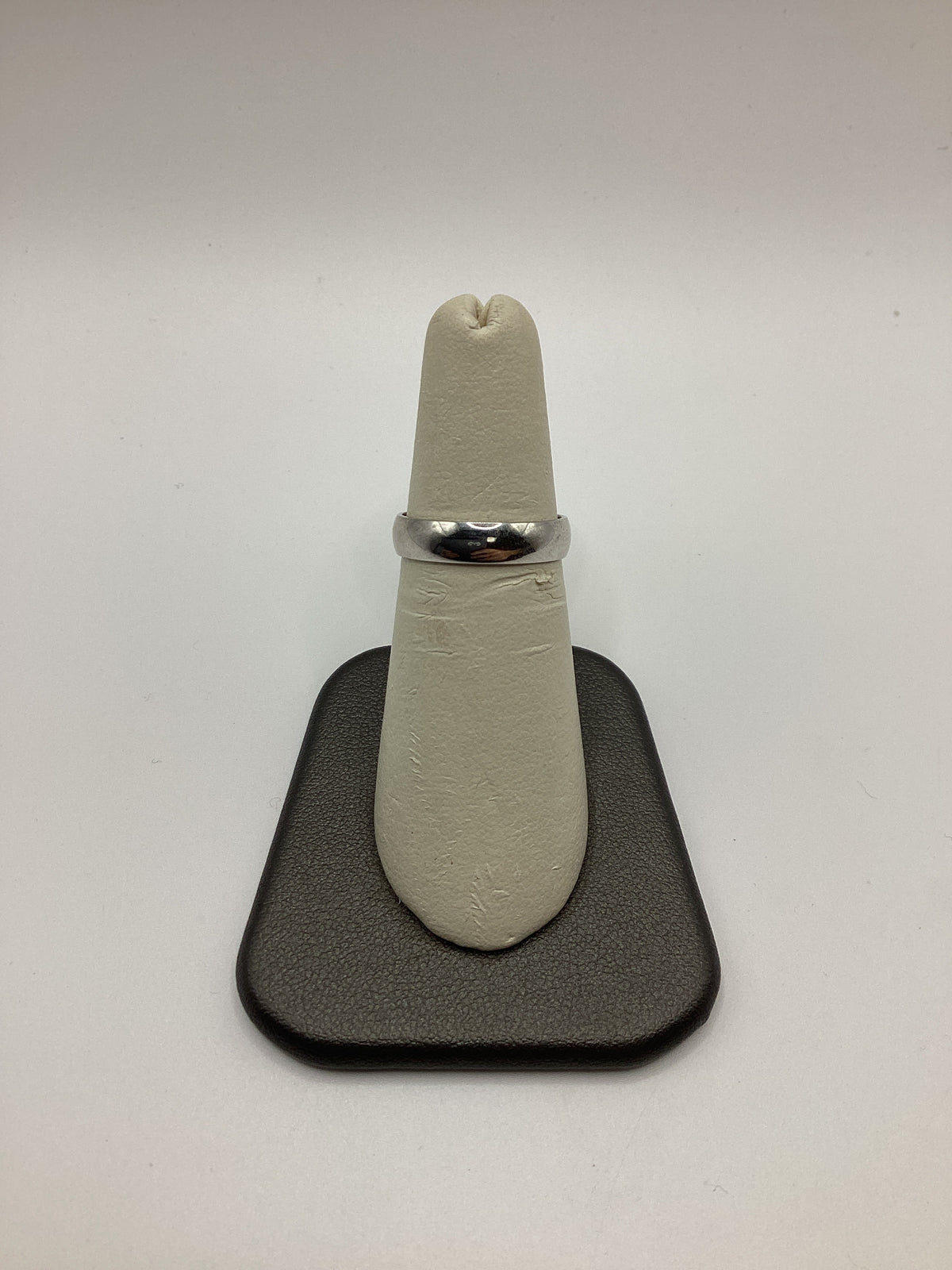 4RLL0W Size 6 10kw 4mm Wedding Band 0
