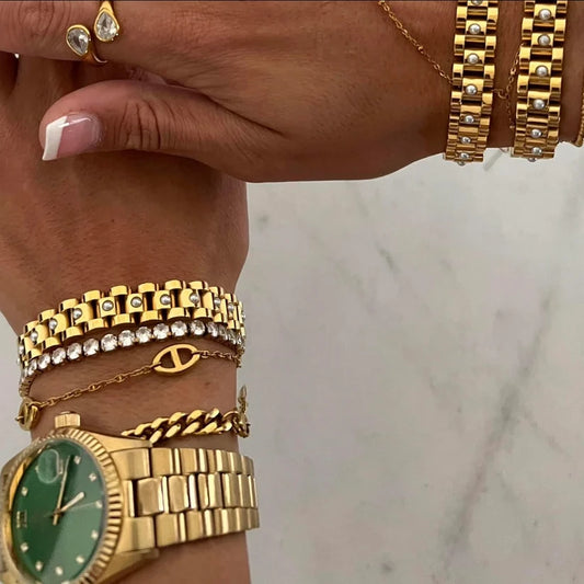 400028 Chansutt Pearls Pearl Gold Watch Band Bracelet 7in Water Resistant 18K Plated Stainless Steel