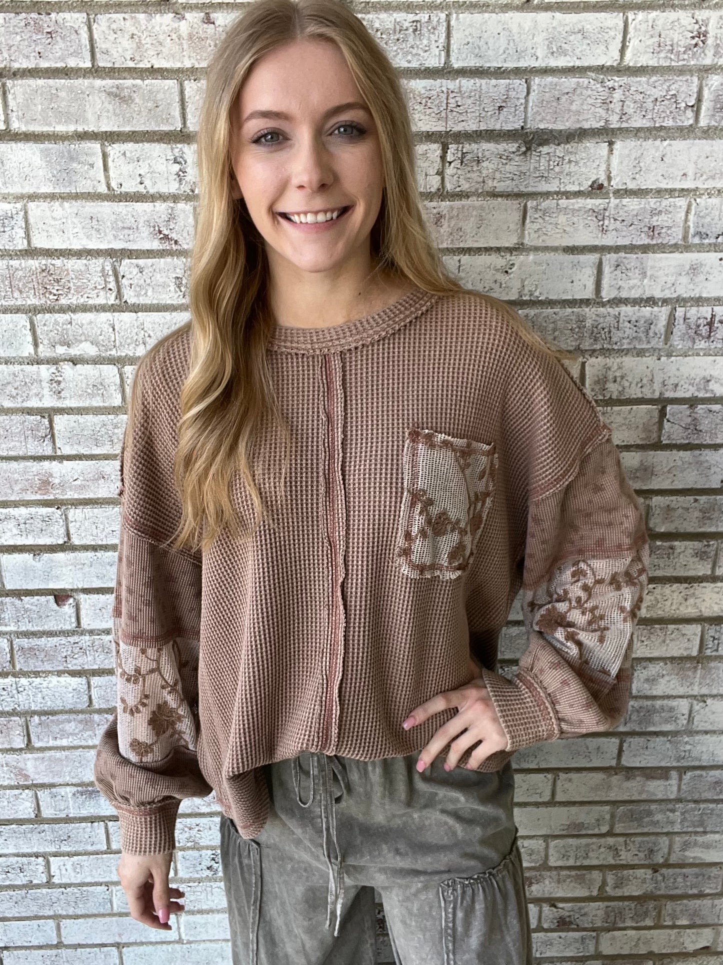ET18977 Easel Lace Long Sleeve Top Mineral Wash Mocha