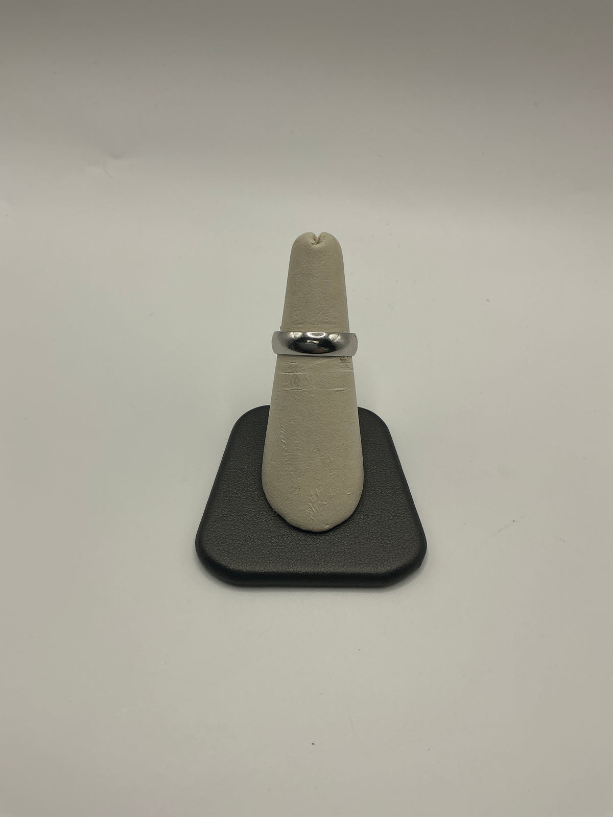 PRMT500LCFW Victor Corp White gold, 5MM, comfort-fit gent's band 0