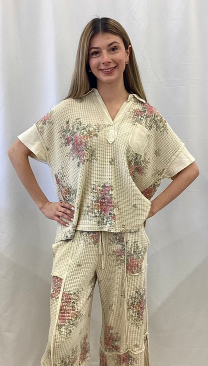 ET71903 Easel Natural Short Sleeve Floral Print Top