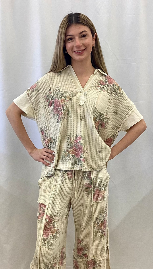 ET71903 Easel Natural Short Sleeve Floral Print Top