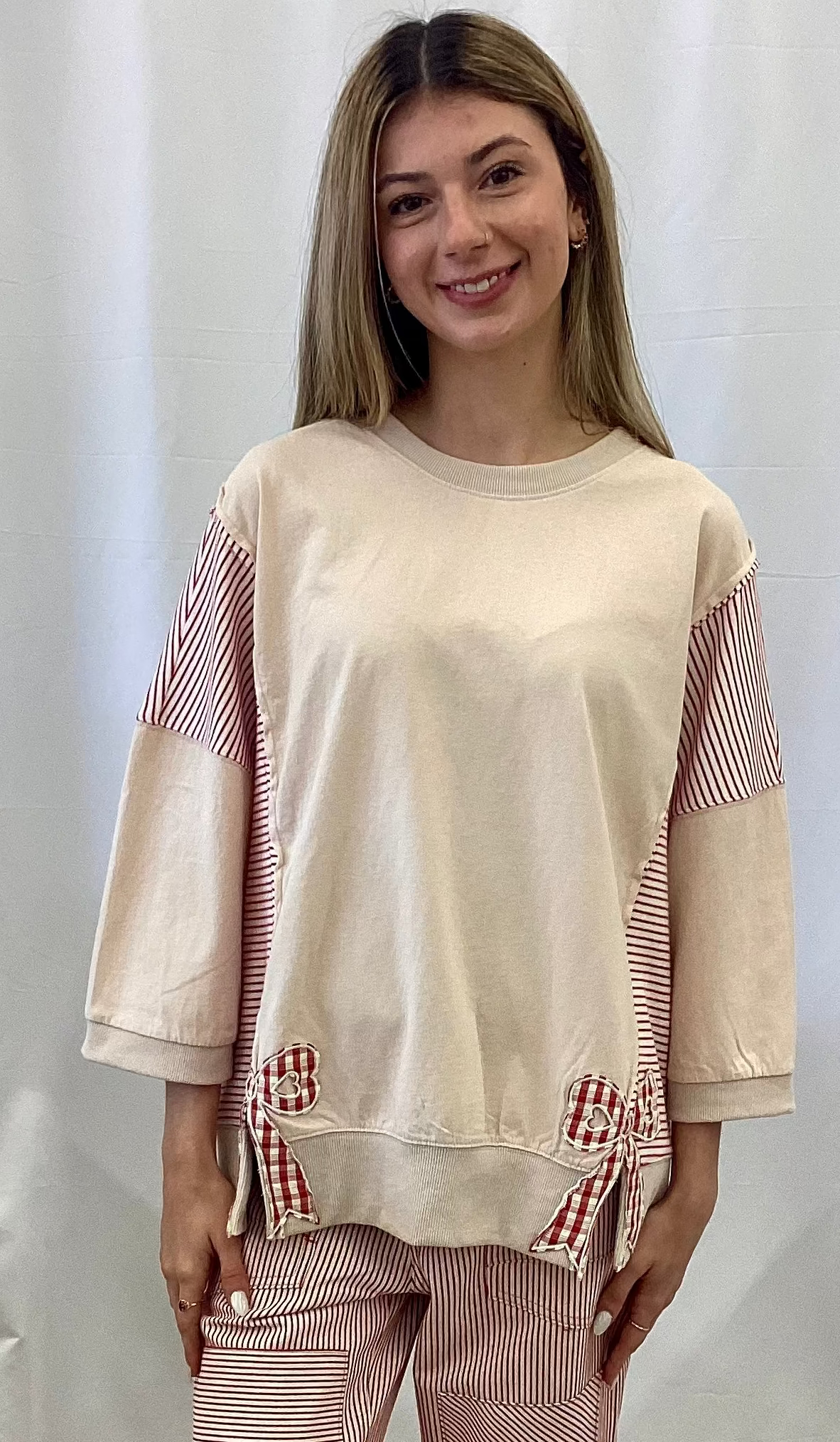 ET29016 Easel Natural 3/4Sleeve Bow Patch Top