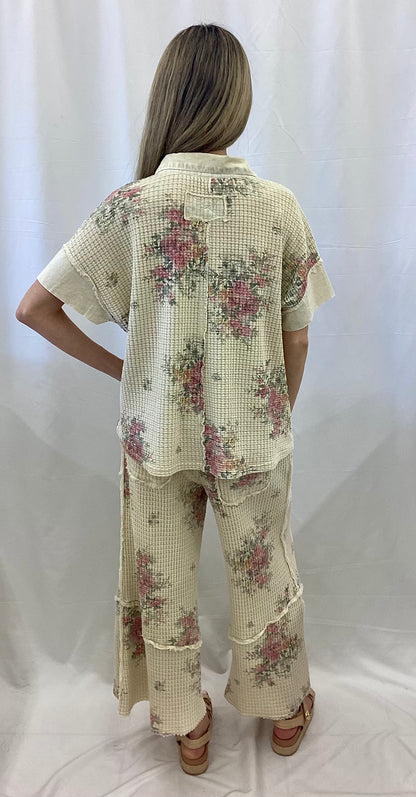 ET71903 Easel Natural Short Sleeve Floral Print Top