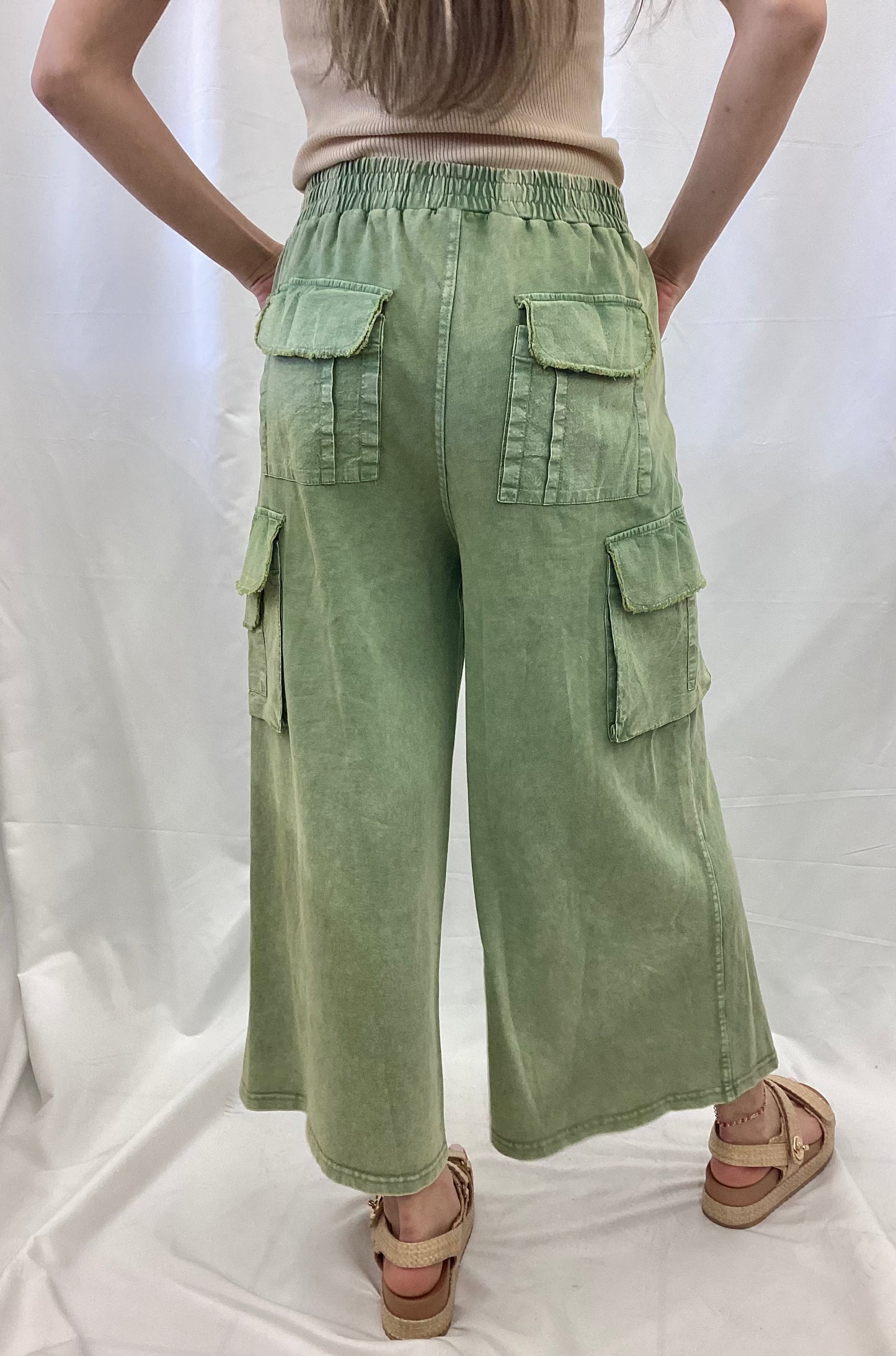 EB57779 Easel Sage Washed Cargo Pants