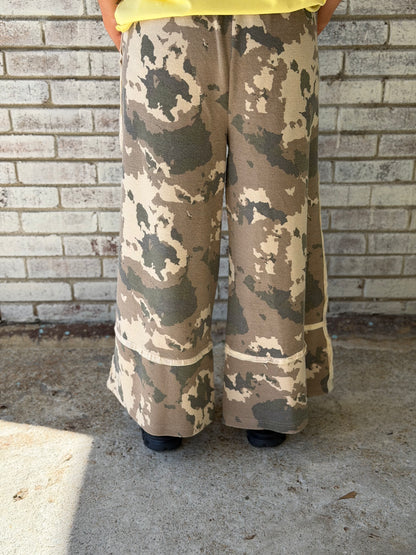 EB56858 Easel Faded Olive Camo Print Wide Leg Ginny Pant