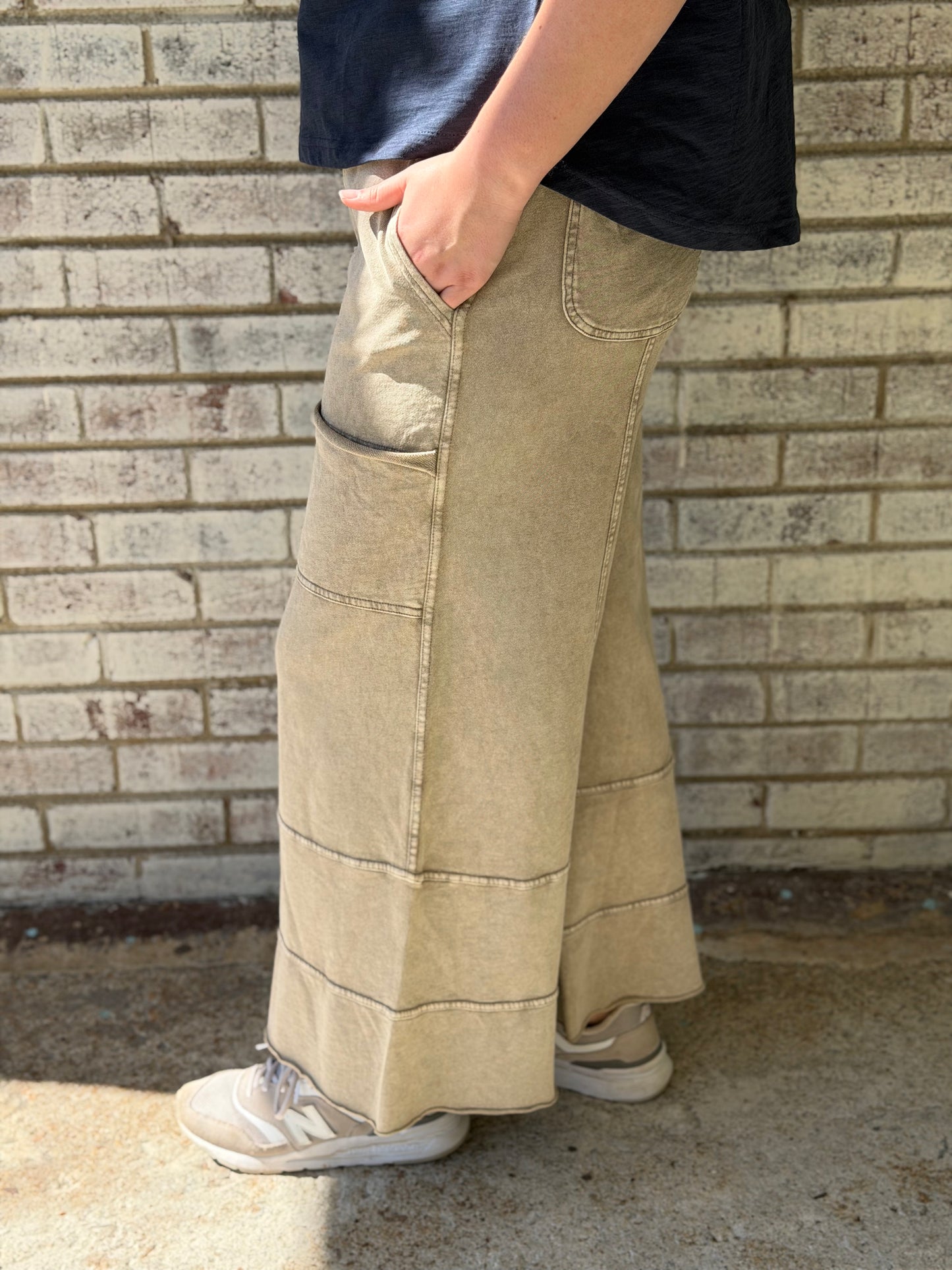 EB41308 Easel Mushroom Mineral Wash Wide Leg Ginny Pant