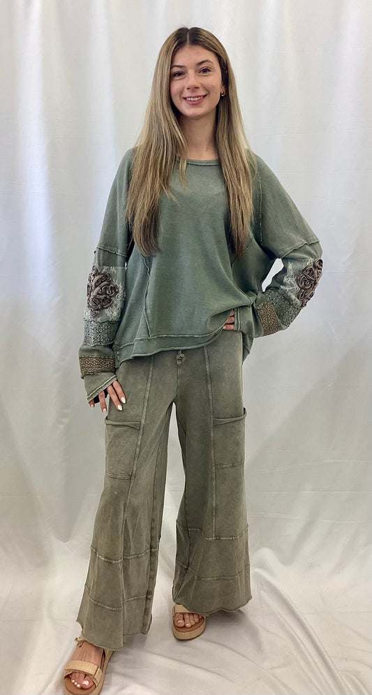 ET28071 Easel Lace Faded Olive Top