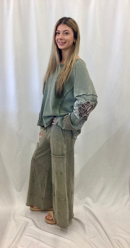 ET28071 Easel Lace Faded Olive Top