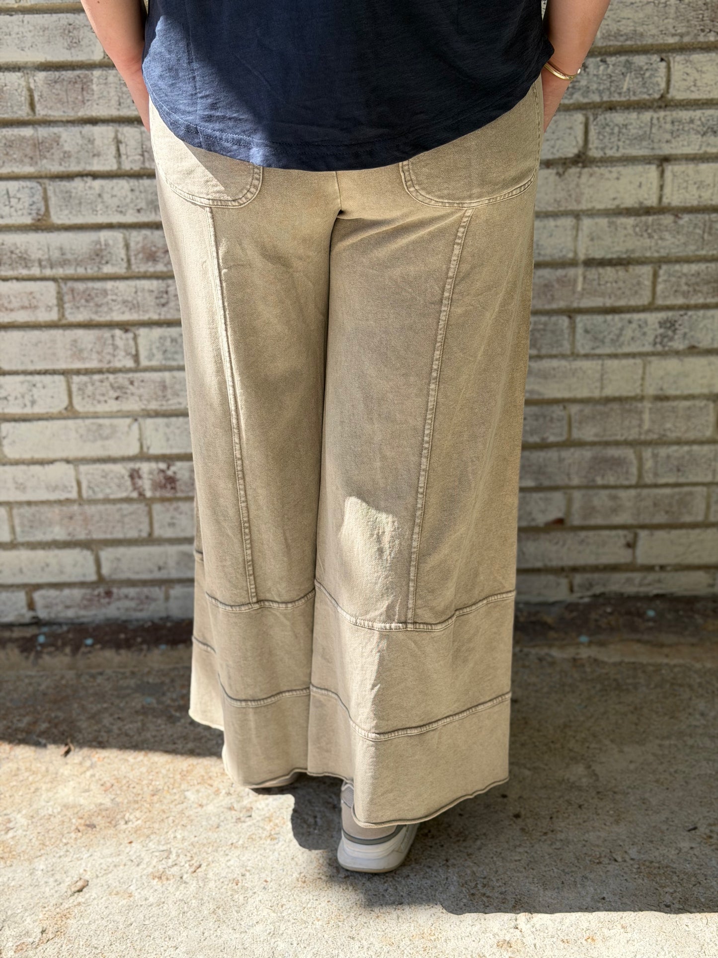 EB41308 Easel Mushroom Mineral Wash Wide Leg Ginny Pant
