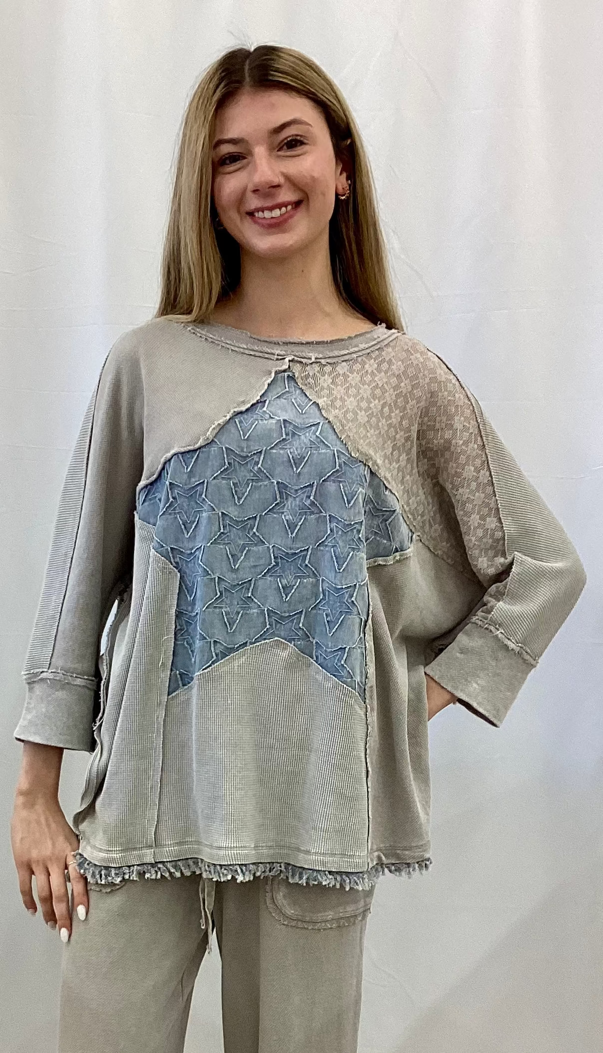 ET71824 Easel Light Ash 3/4 Sleeve Star Patch Top