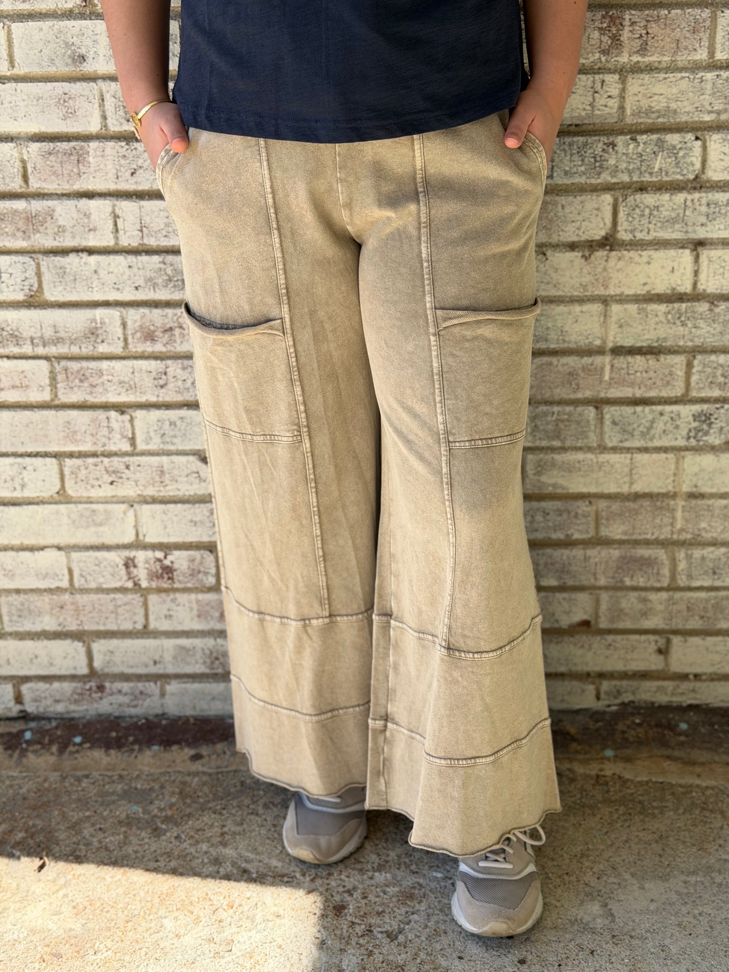EB41308 Easel Mushroom Mineral Wash Wide Leg Ginny Pant