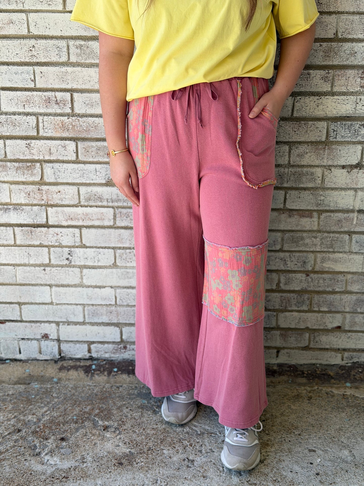 EB90151 Easel Boho Red Flower Print Wide Leg Ginny Pant