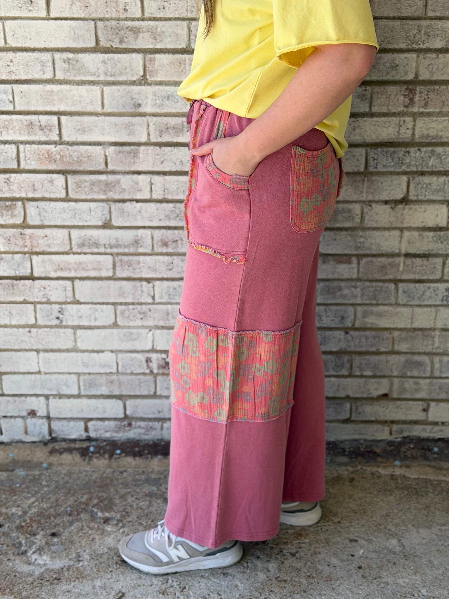 EB90151 Easel Boho Red Flower Print Wide Leg Ginny Pant