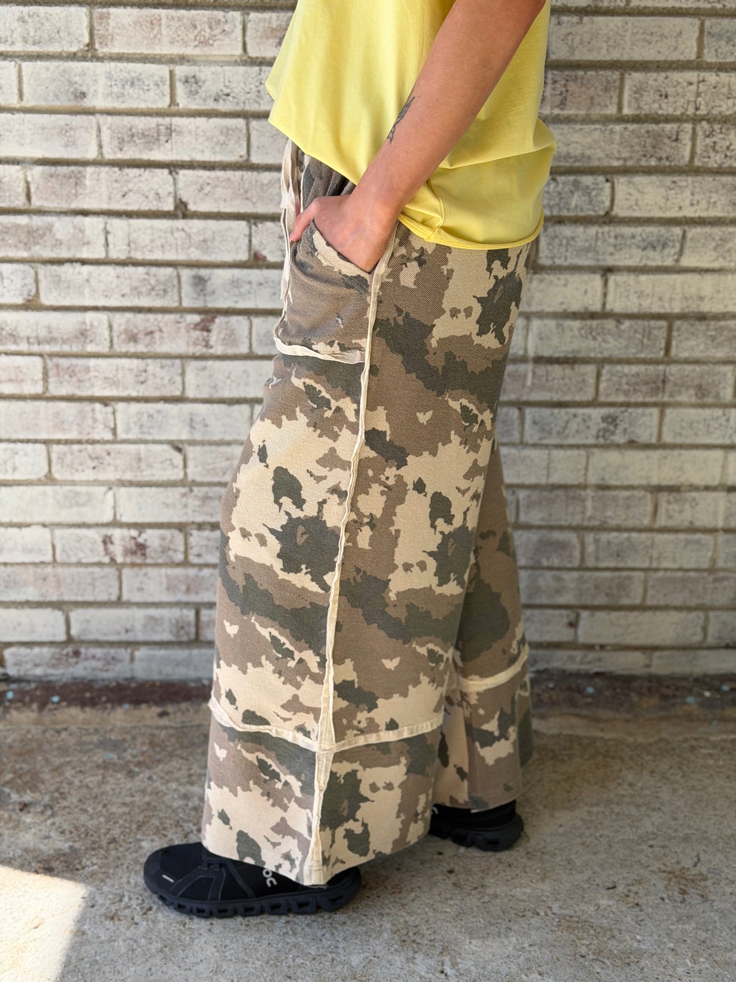 EB56858 Easel Faded Olive Camo Print Wide Leg Ginny Pant