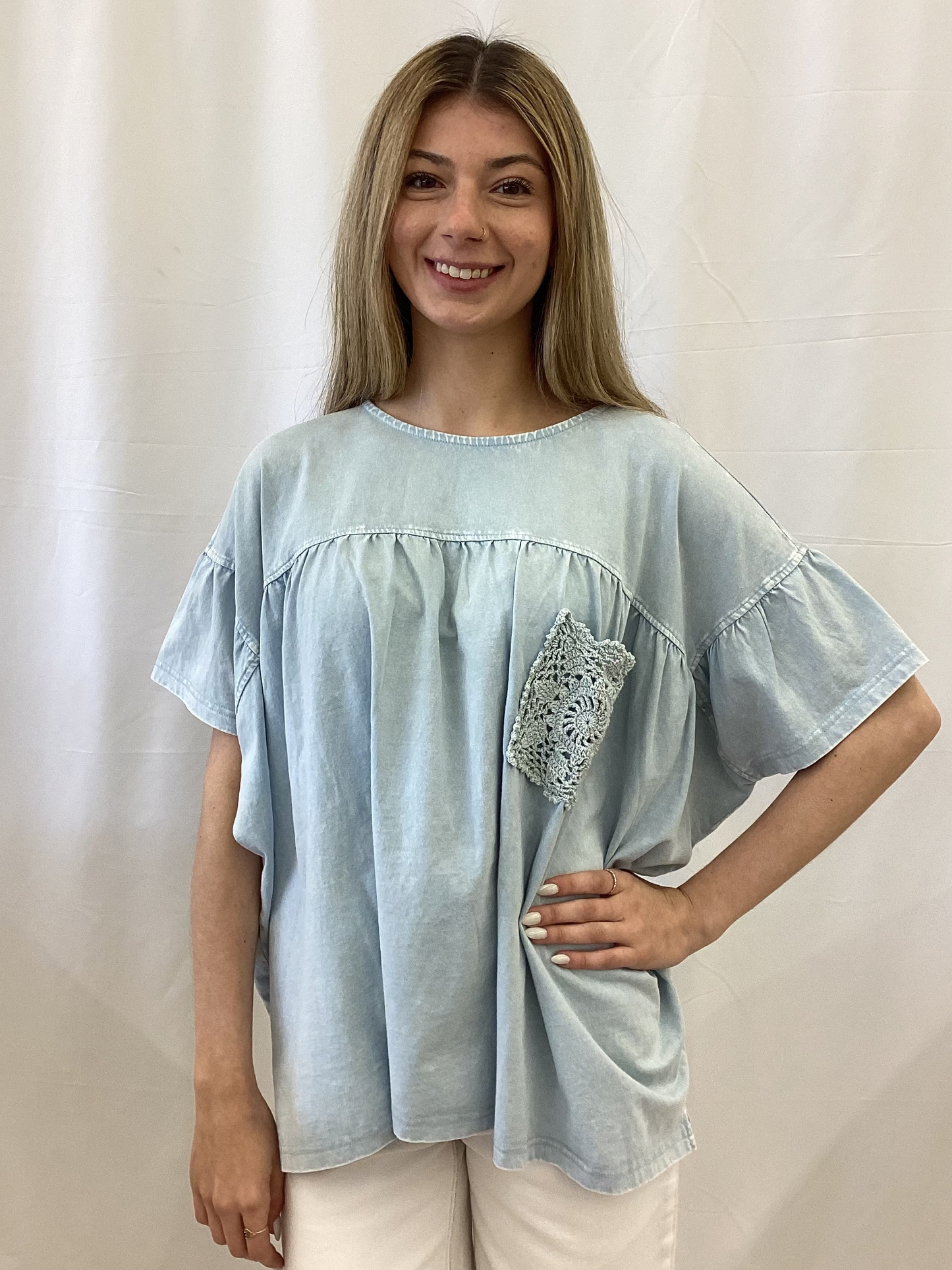 ET28814 Easel Cloud Blue Wine Sleeve Top