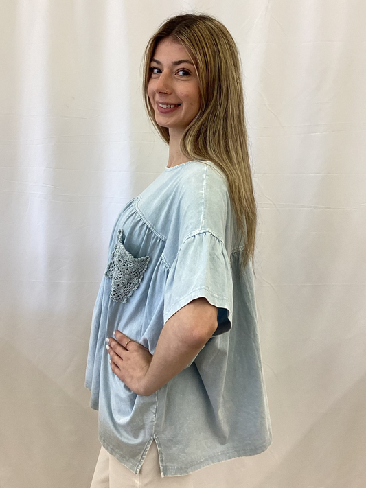ET28814 Easel Cloud Blue Wine Sleeve Top