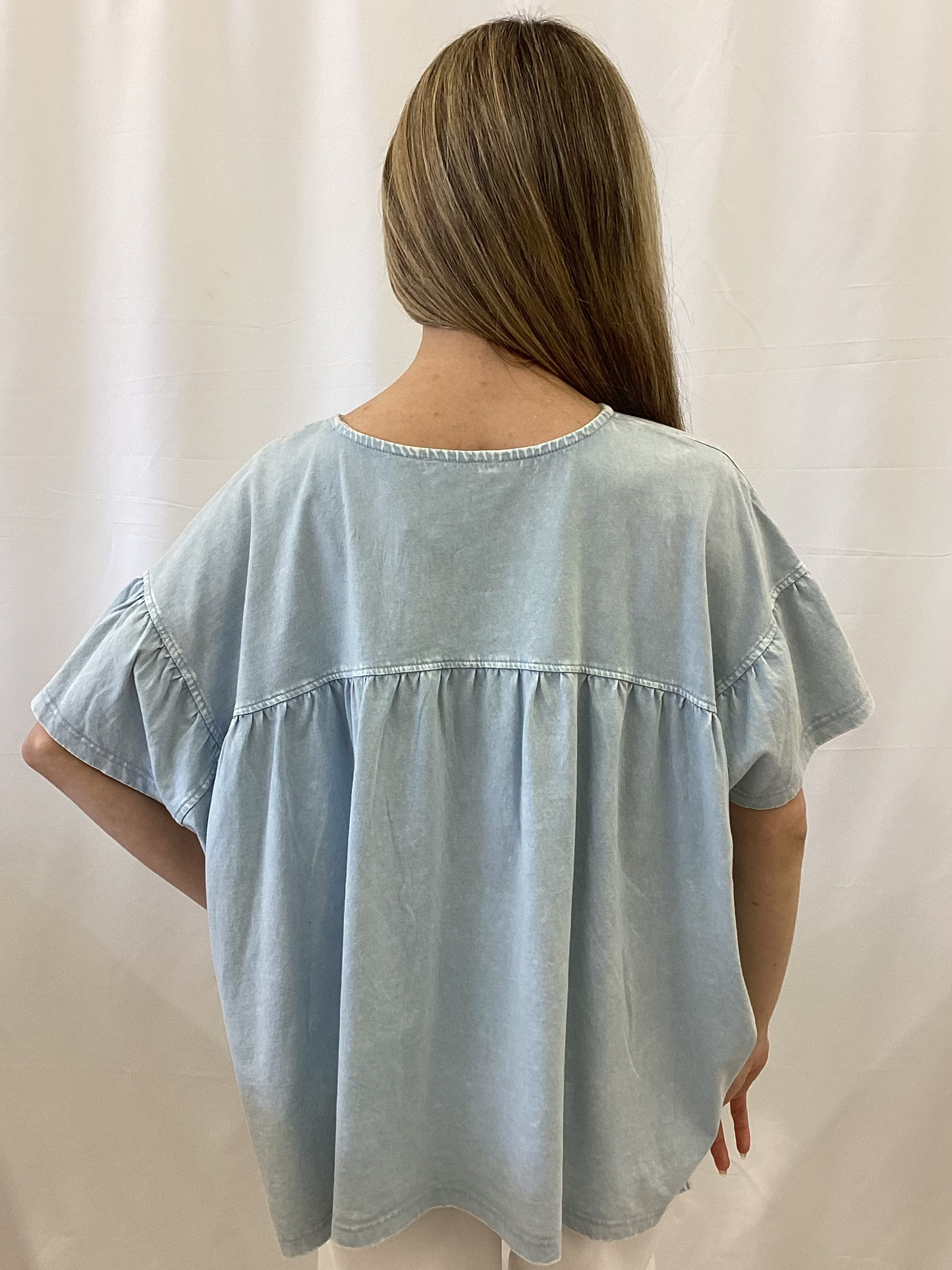 ET28814 Easel Cloud Blue Wine Sleeve Top