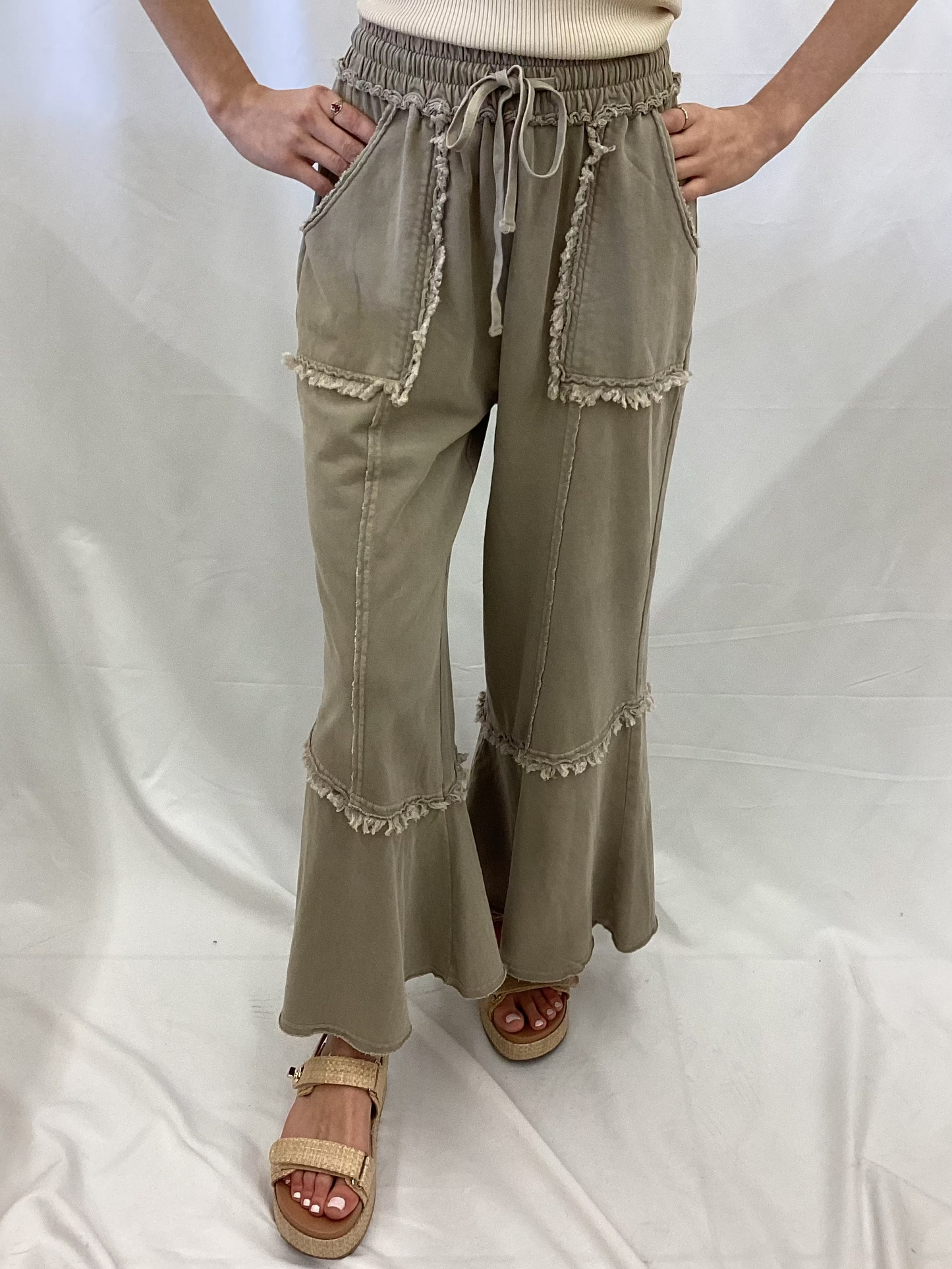 EB57698 Easel Mushroom Wide Leg Pant