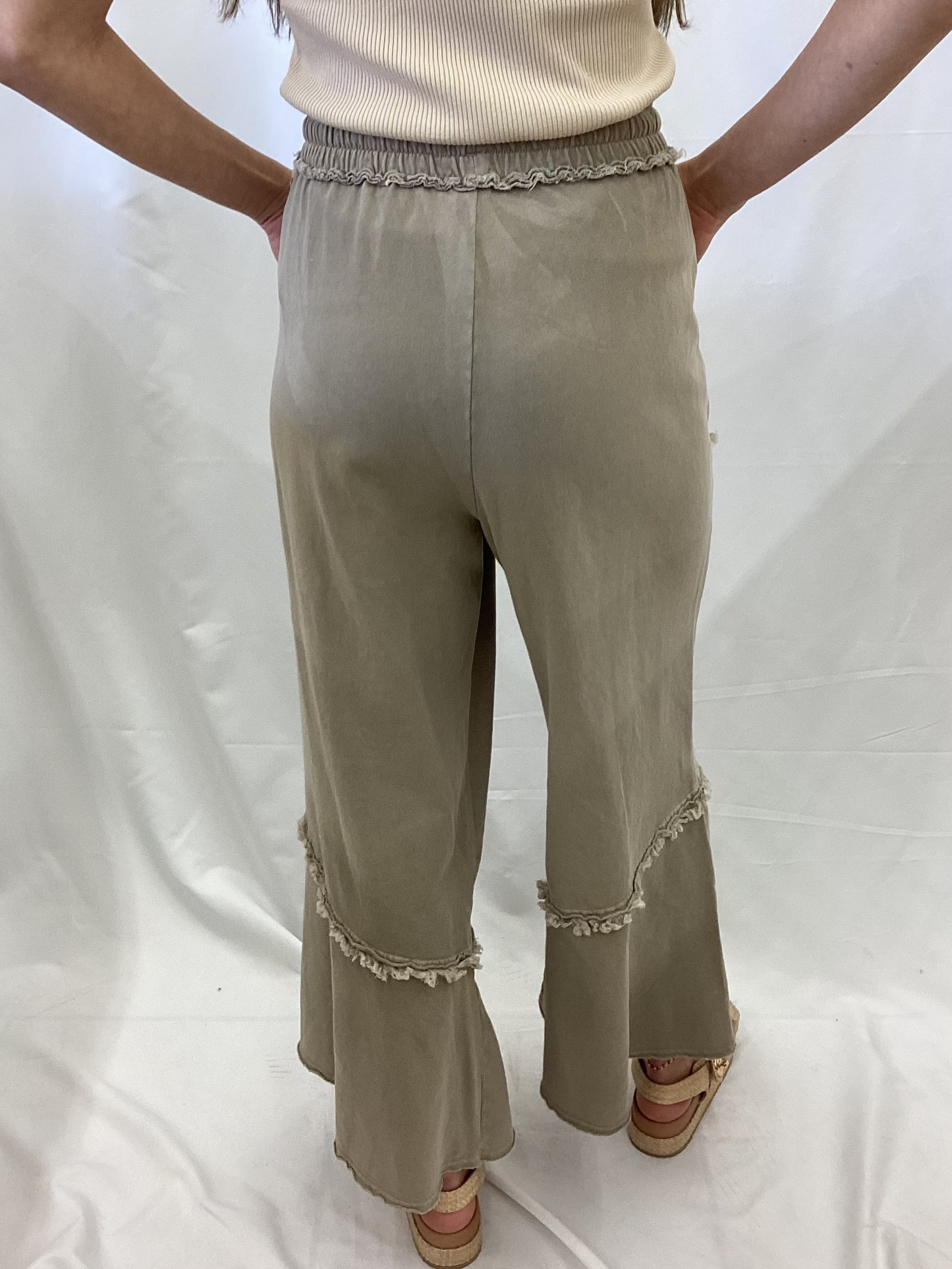 EB57698 Easel Mushroom Wide Leg Pant