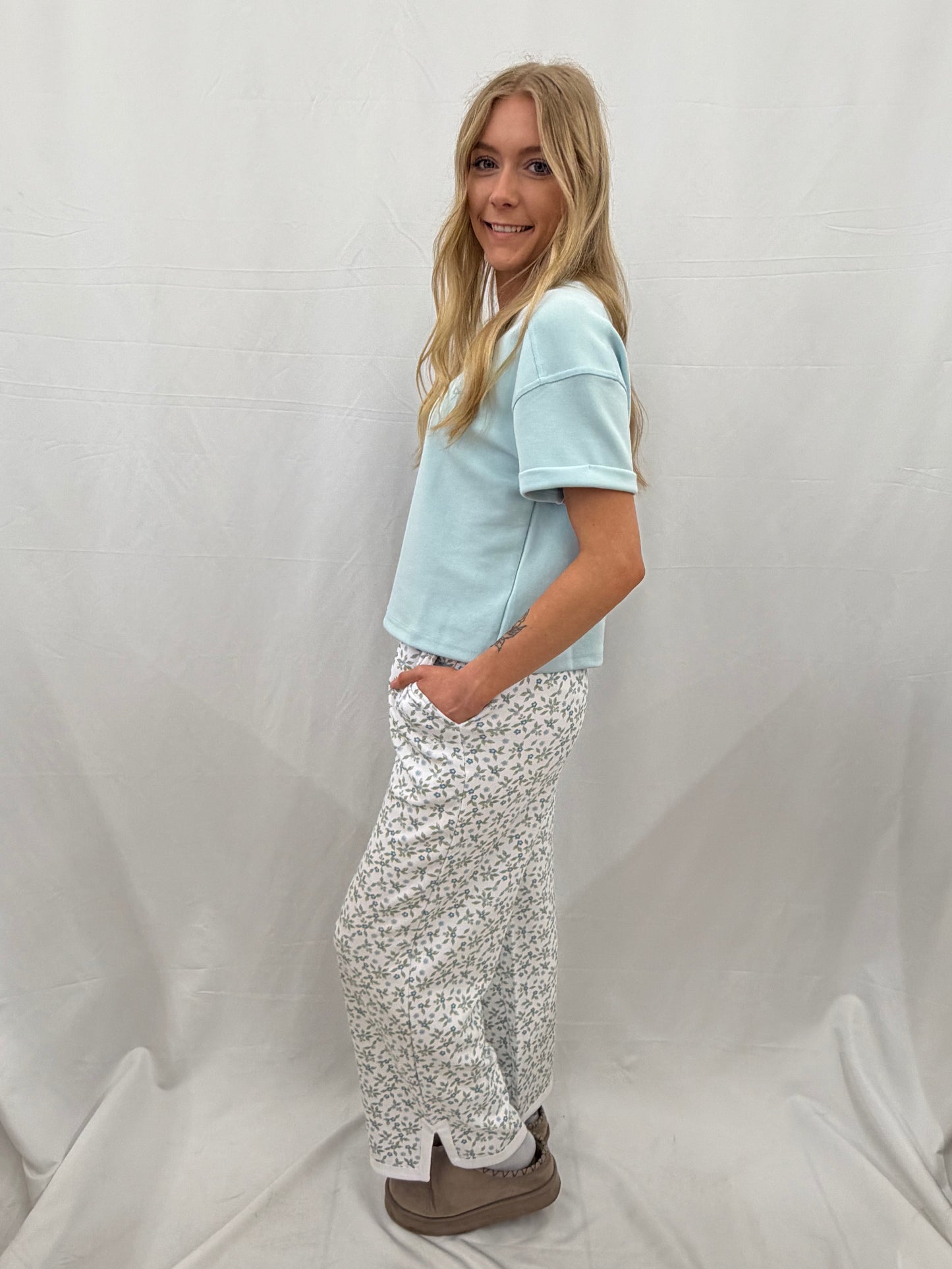 PP-0126-PNT-PNTCK-ROBFLR Simply Southern Robin Egg Floral Pants