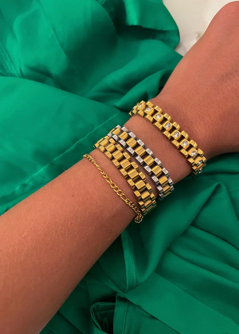 400022 Chansutt Pearls Two Tone Watch Band Bracelet 7in Water Resistant 18k Plated Stainless Steel