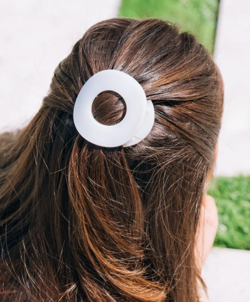 TT-FCM04-004 Teleties Coconut White Medium Flat Circle Hair Clip 0