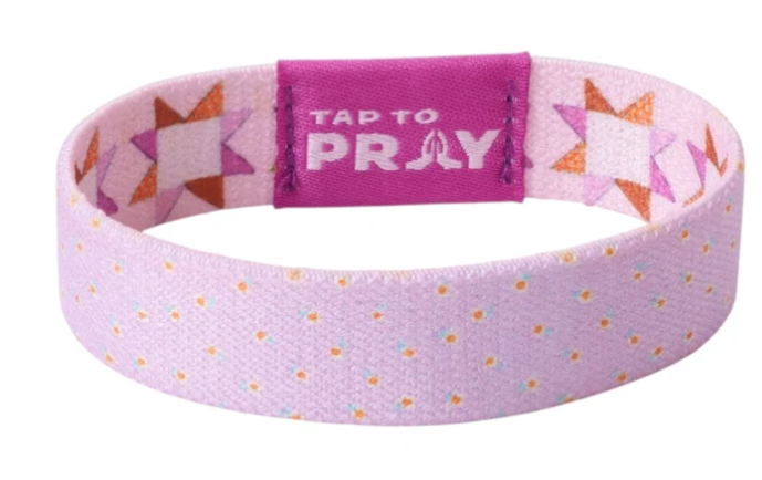 100-534 Tap to Pray Kingfolk Series Wristband - Covered By His Promises 0