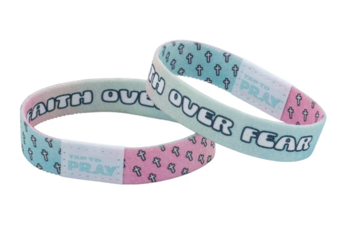 100-845 Tap to Pray Wristband Crosses Faith Over Fear 0