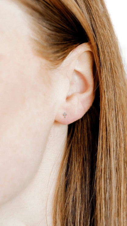LINNY4398 Screwback Stud Earrings - Micro Cross Silver Flatback 0